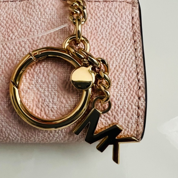 Michael kors AirPods Pro case /bag charm/key chain - Picture 11 of 11